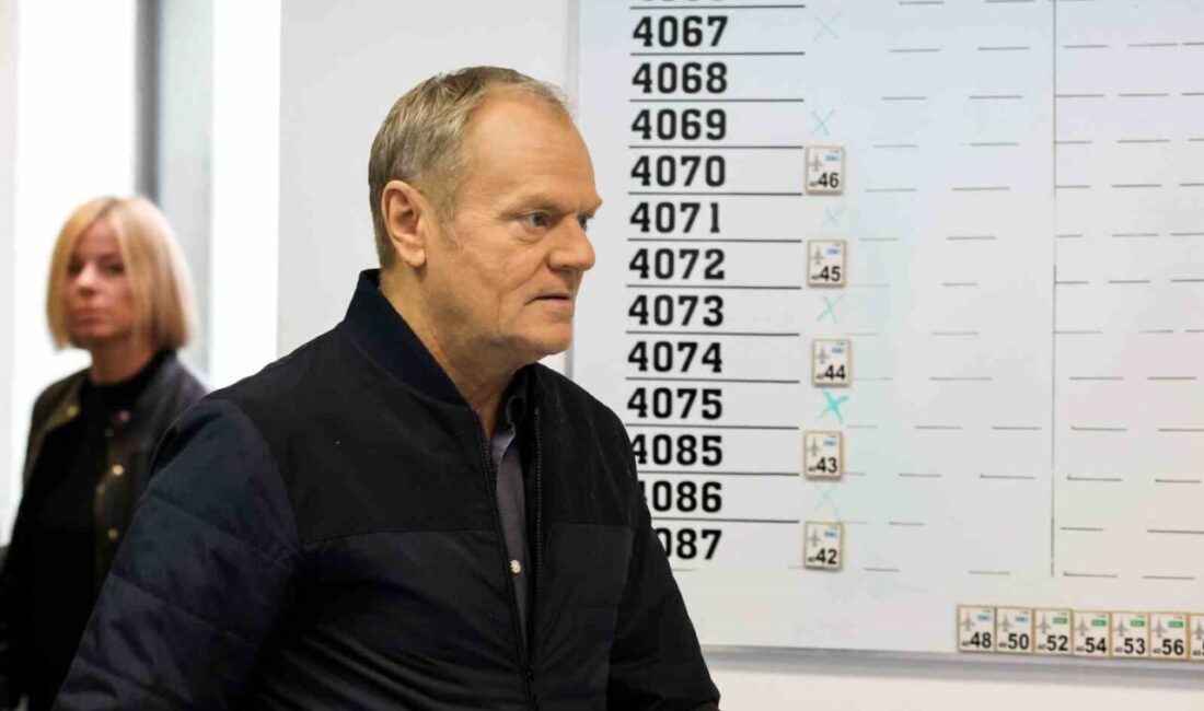 Polonya Başbakanı Donald Tusk’un Lexus marka aracı, korumalar tarafından 24