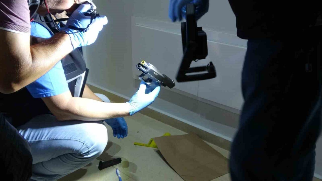 Malatya’da bir apartmanın posta kutusunda bulunan tabanca paniğe neden oldu.