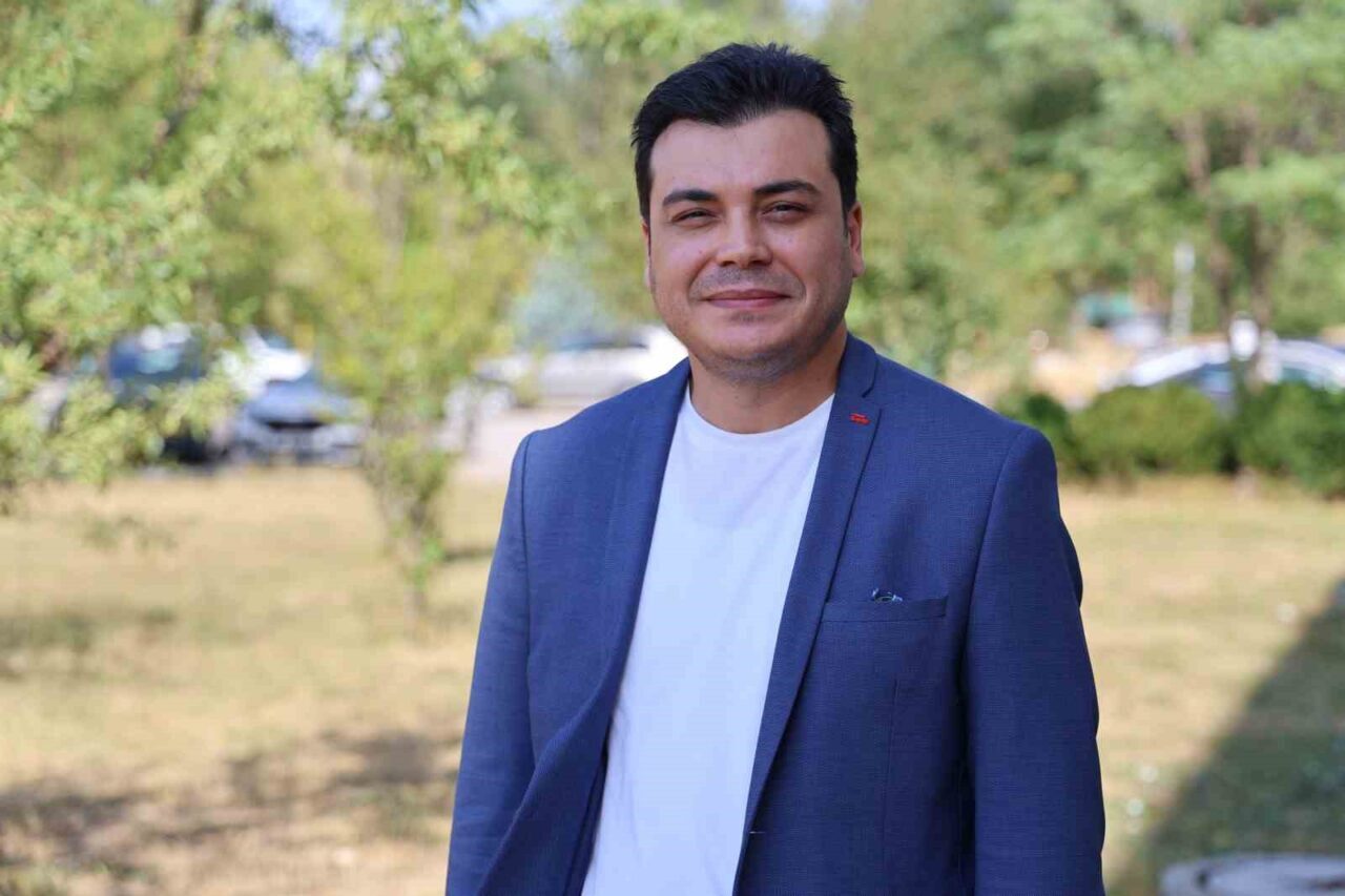 Sivas Cumhuriyet Üniversitesi Sosyal Hizmetler Bölümü Öğretim Üyesi Prof. Dr.