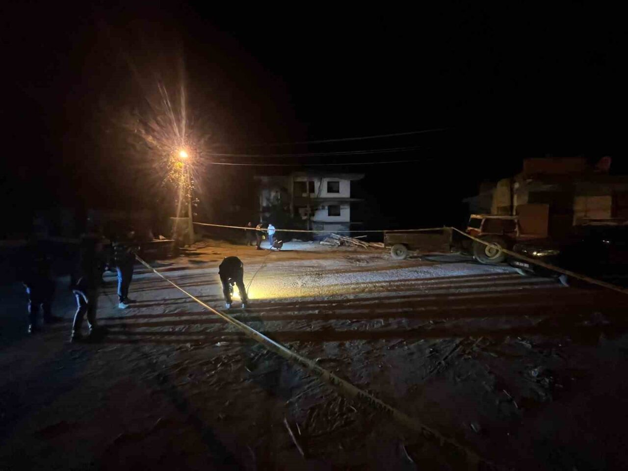 Manisa’nın Gördes ilçesinde psikolojik sorunları olduğu iddia edilen şahsın tüfekle