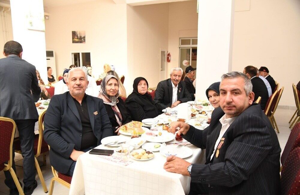 Pursaklar Belediye Başkanı Ertuğrul Çetin, Gaziler Günü nedeniyle İlçe Kaymakamlığı