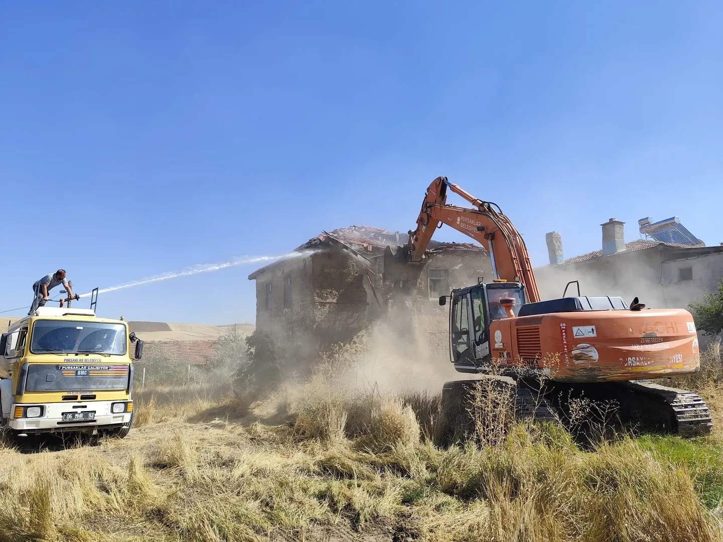 Pursaklar Belediyesi, terk edilmiş ve zamanla harabe haline gelen yapıları