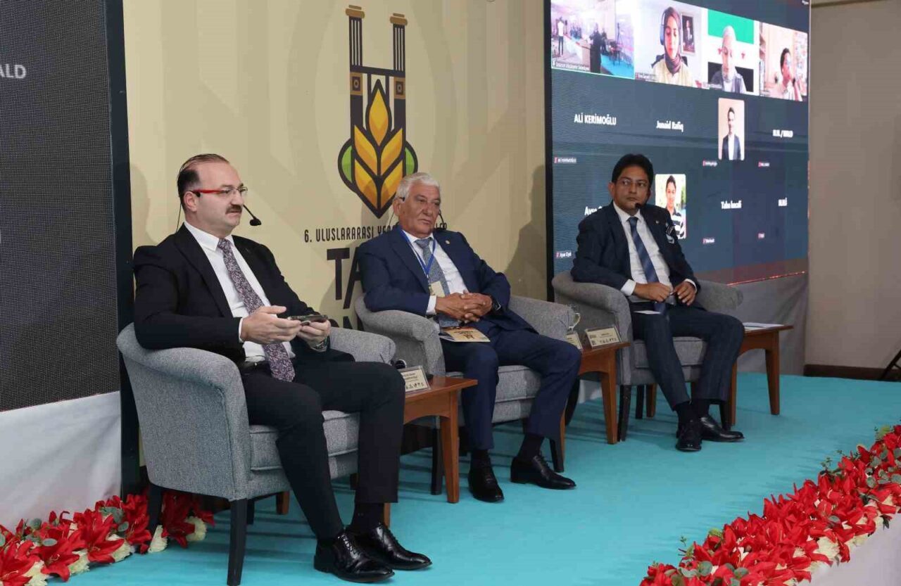 Atatürk Üniversitesi Rektörü Prof. Dr. Ahmet Hacımüftüoğlu, Erzurum’da düzenlenen 6.