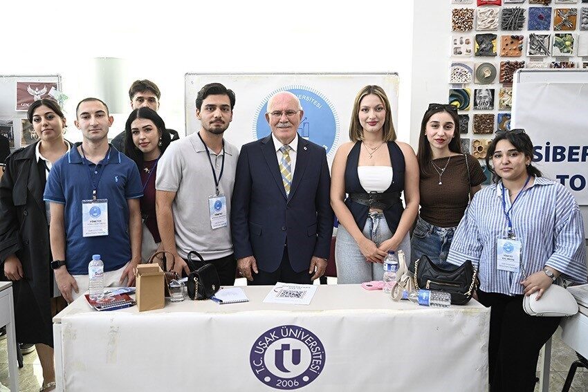 Uşak Üniversitesi Rektörü Prof. Dr. Ekrem Savaş, Rektör-Öğrenci Buluşması kapsamında