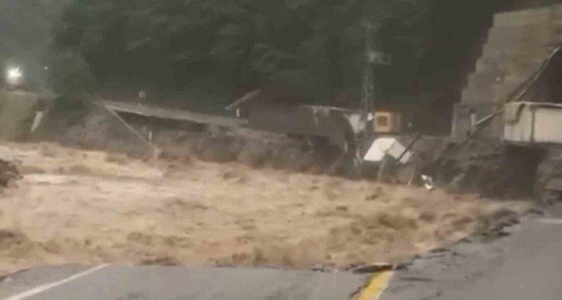 Doğu Karadeniz bölgesini 2 gündür etkisini altına alan yağışlar Rize’de