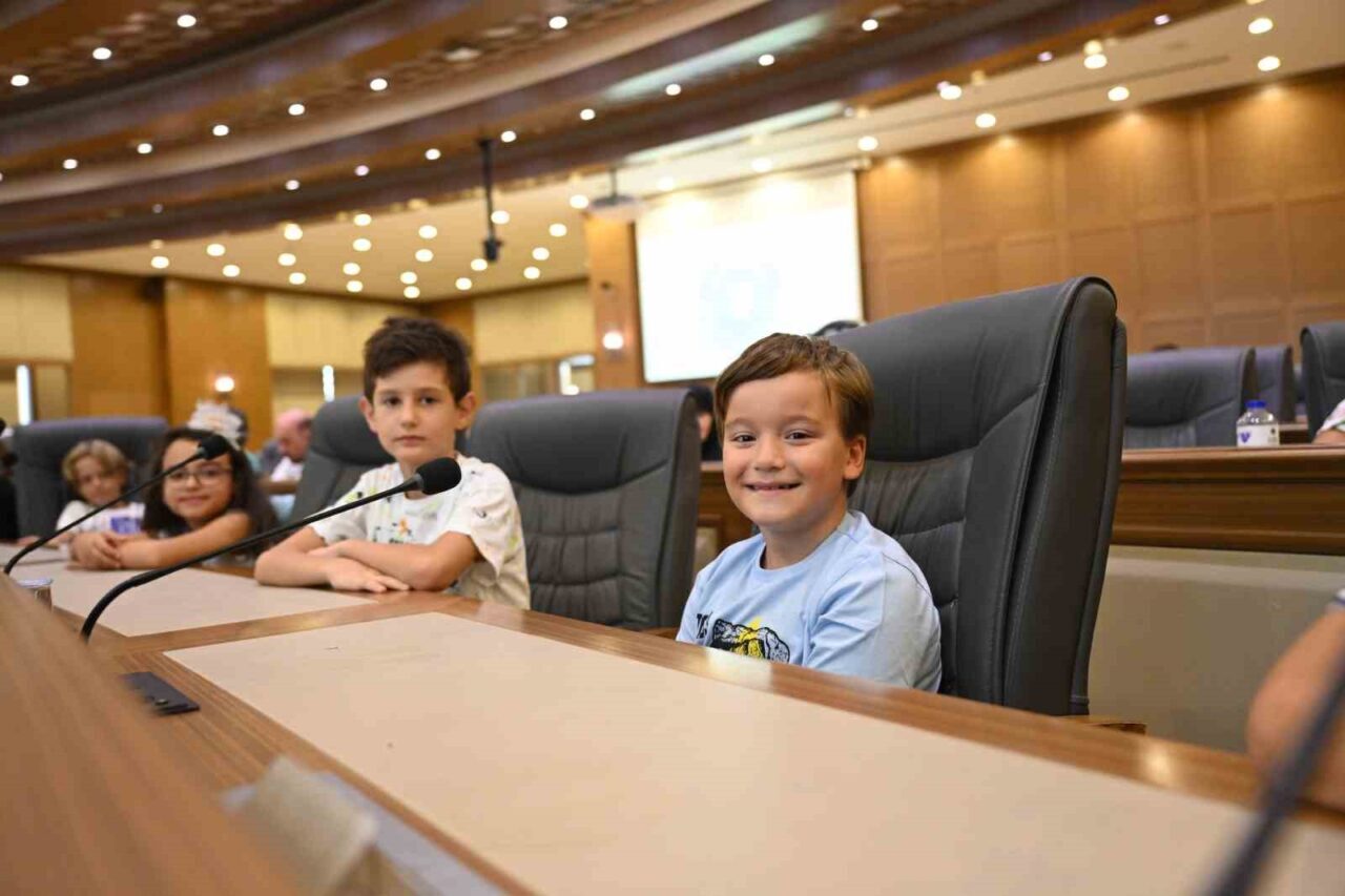 Büyükşehir Belediyesi’nin düzenlediği Robotik Kodlama ve Yazılım Atölyesi’ni başarıyla tamamlayan