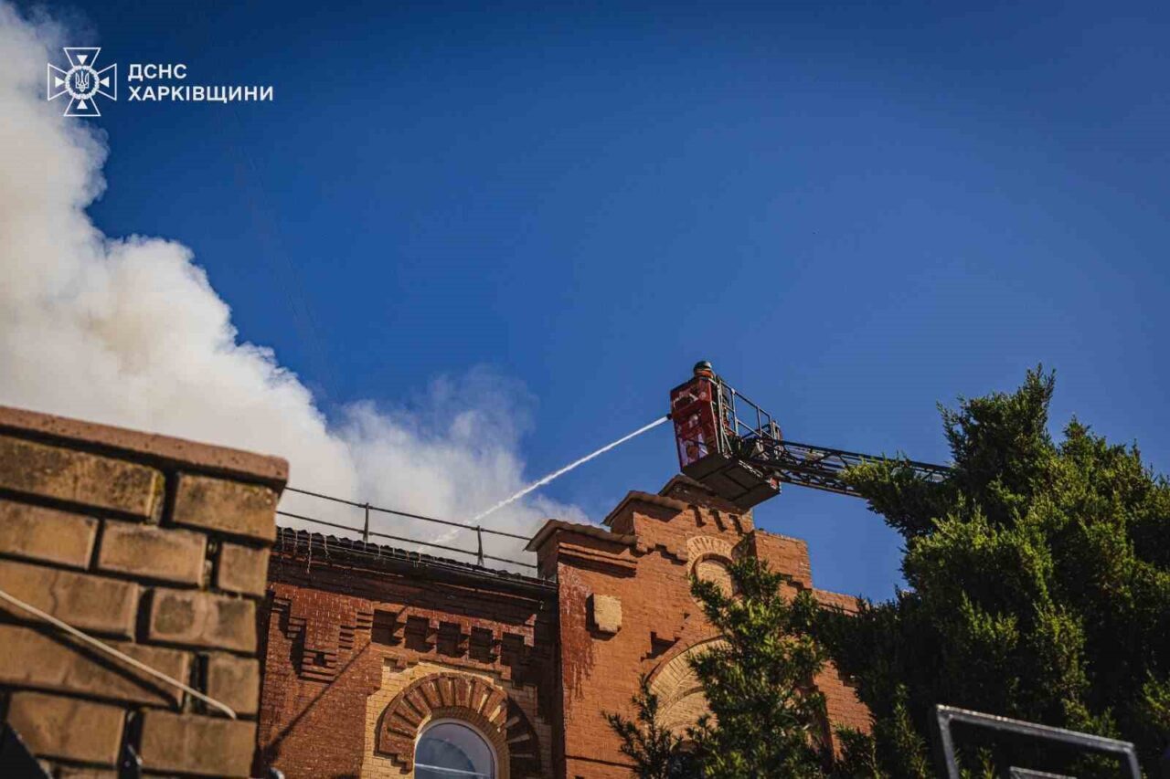 Rus güçleri, Ukrayna’nın Harkov şehrinde bulunan Ulusal Eczacılık Üniversitesi’nin binasını