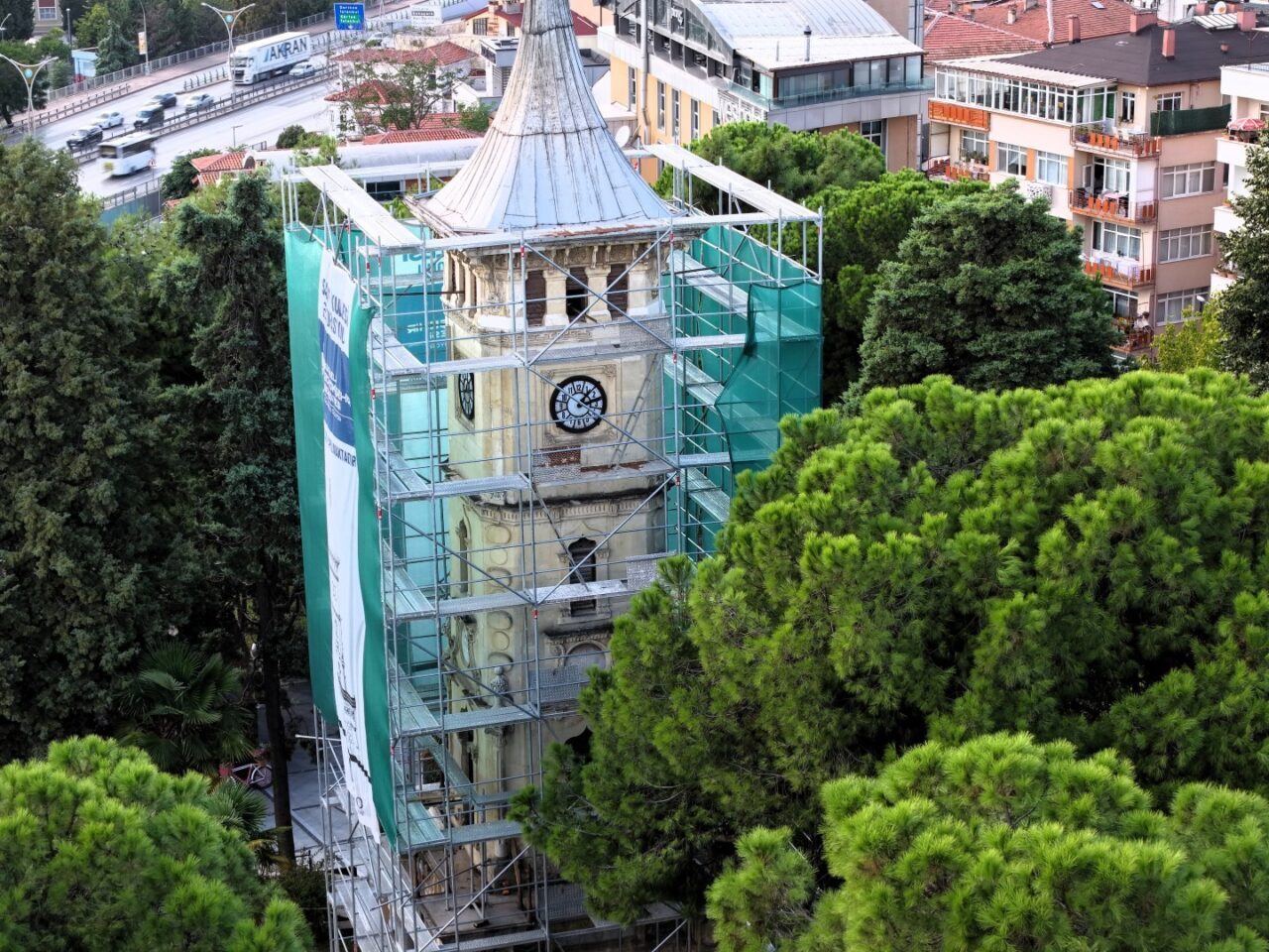 Kocaeli Büyükşehir Belediyesi’nin başlattığı restorasyonla tarihi İzmit Saat Kulesi’nde yıllardır