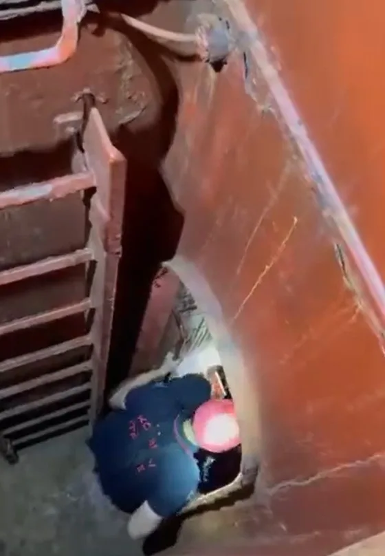 Kocaeli’de Safiport Limanı’nda bir işçi geminin ambarına düşerek yaralandı. Olay,