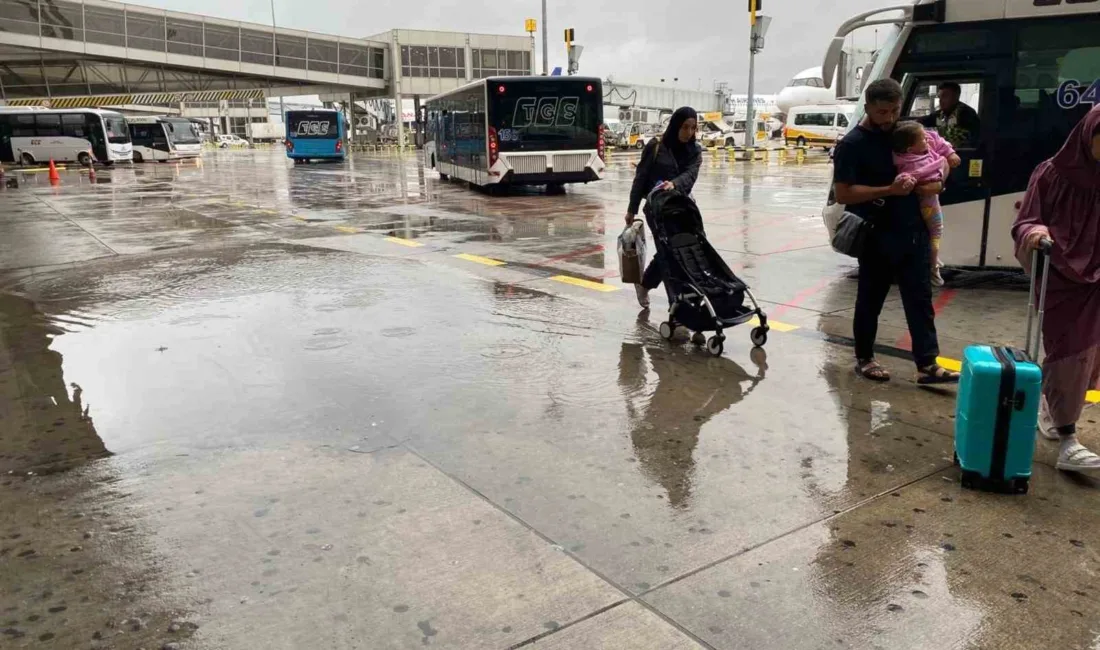 İstanbul’da sabah saatlerinden itibaren sağanak yağış etkili oldu. Yağış nedeniyle