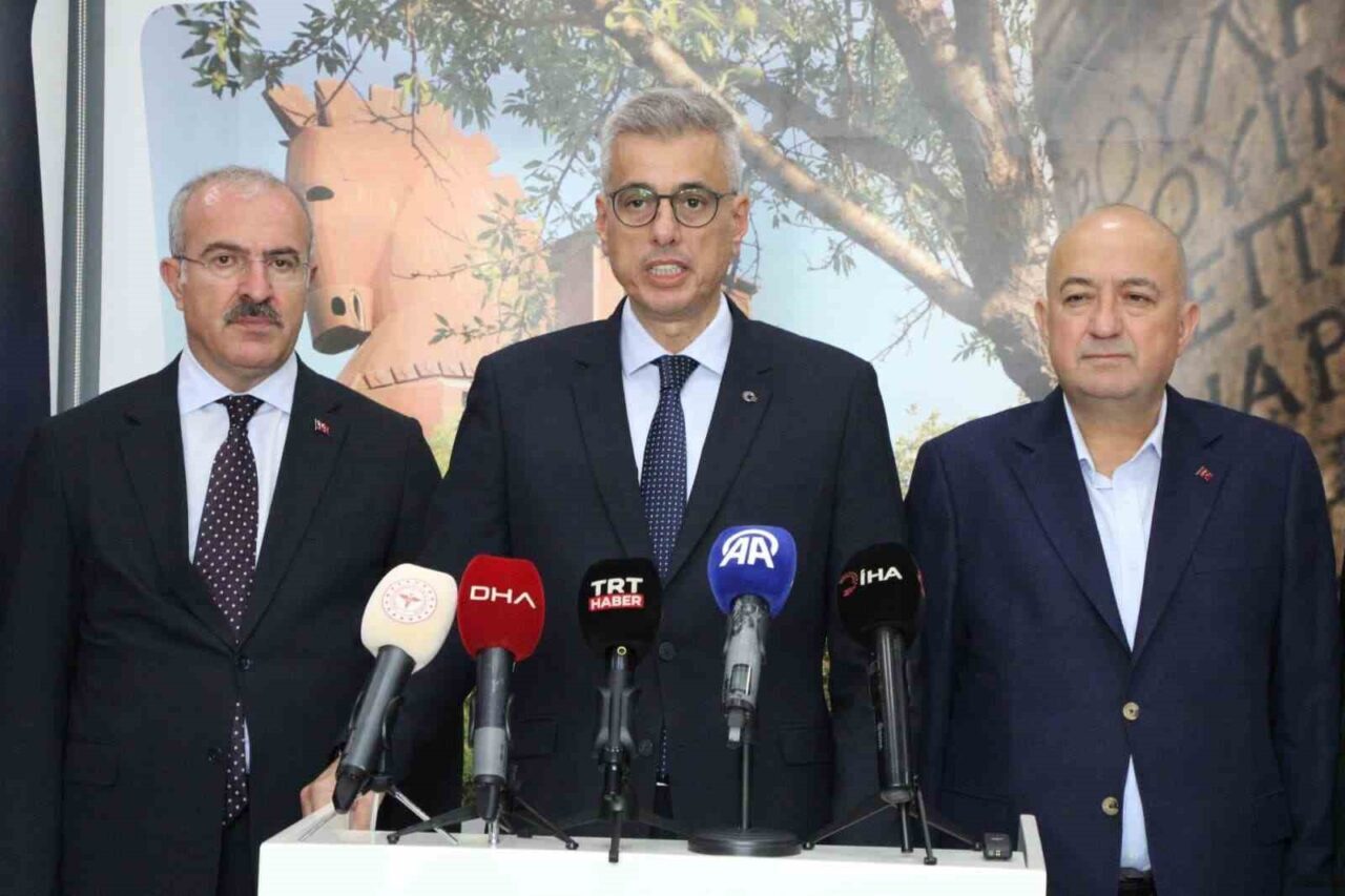 Çanakkale’ye bir takım temaslarda bulunmak üzere gelen Sağlık Bakanı Prof.