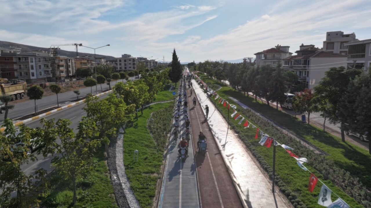 Avrupa Hareketlilik Haftası etkinlikleri kapsamında Akhisarlılar bisiklet ve yürüyüş yolunda