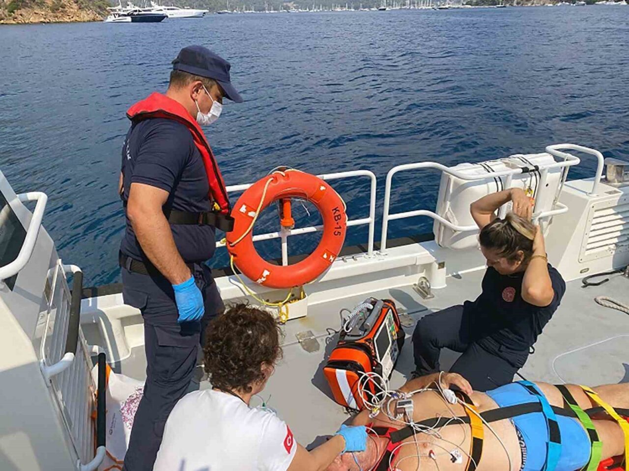Muğla’nın Fethiye ilçesi açıklarında seyreden özel ve gezi teknesinde yaralanan