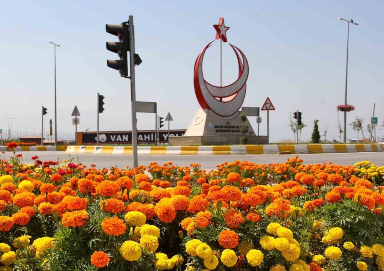 Van Büyükşehir Belediyesi ekipleri, kentin en önemli yaşam alanlarından biri