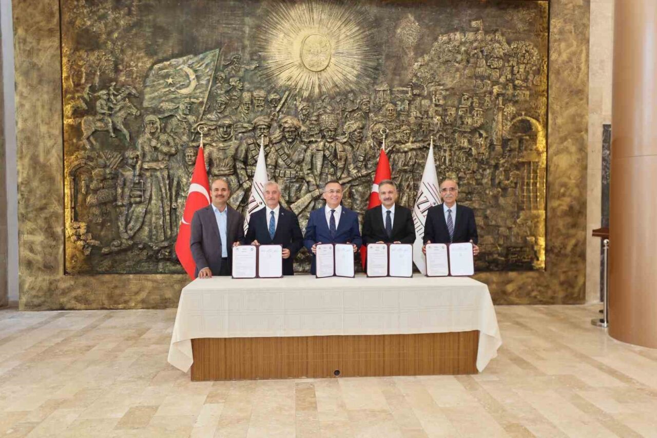 Şahinbey İlçesi’ndeki çiftçilere ve hayvan yetiştiricilerine her alanda destek olan