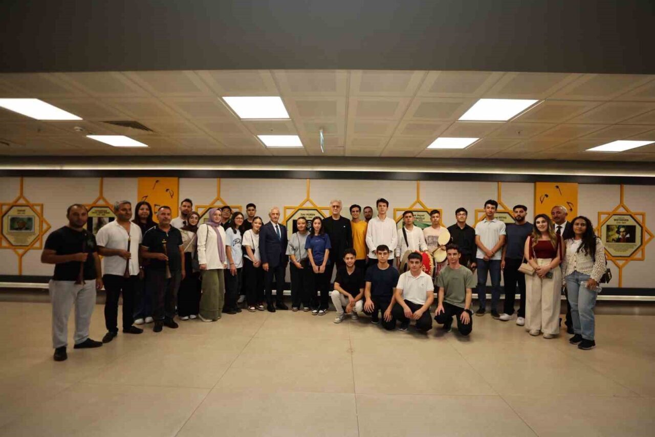 Devlet Tiyatroları Genel Müdürü ve ünlü sanatçı Tamer Karadağlı, Şahinbey