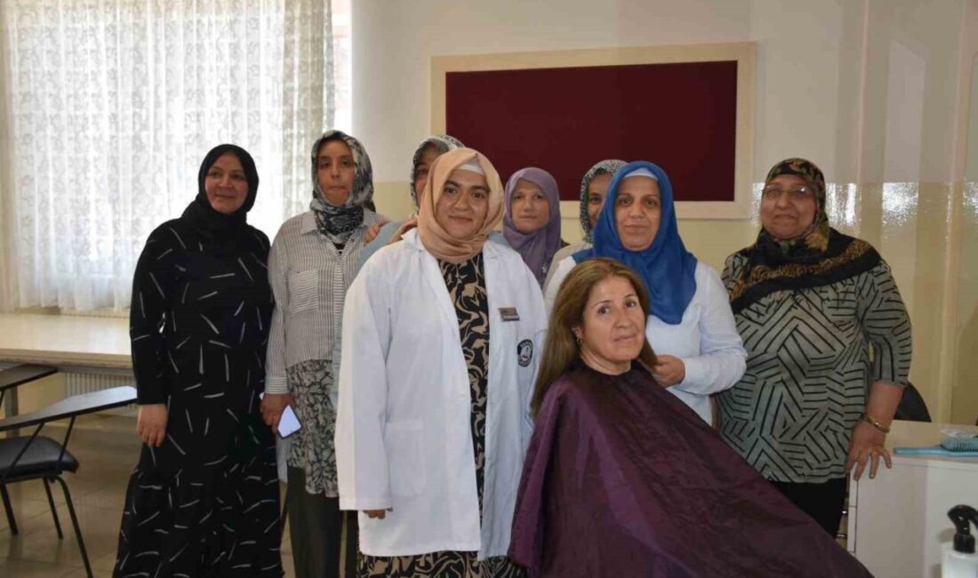 Şahinbey Belediyesi’ne bağlı Binevler Sosyal Tesisi’nde kadınlara yönelik kuaförlük eğitim