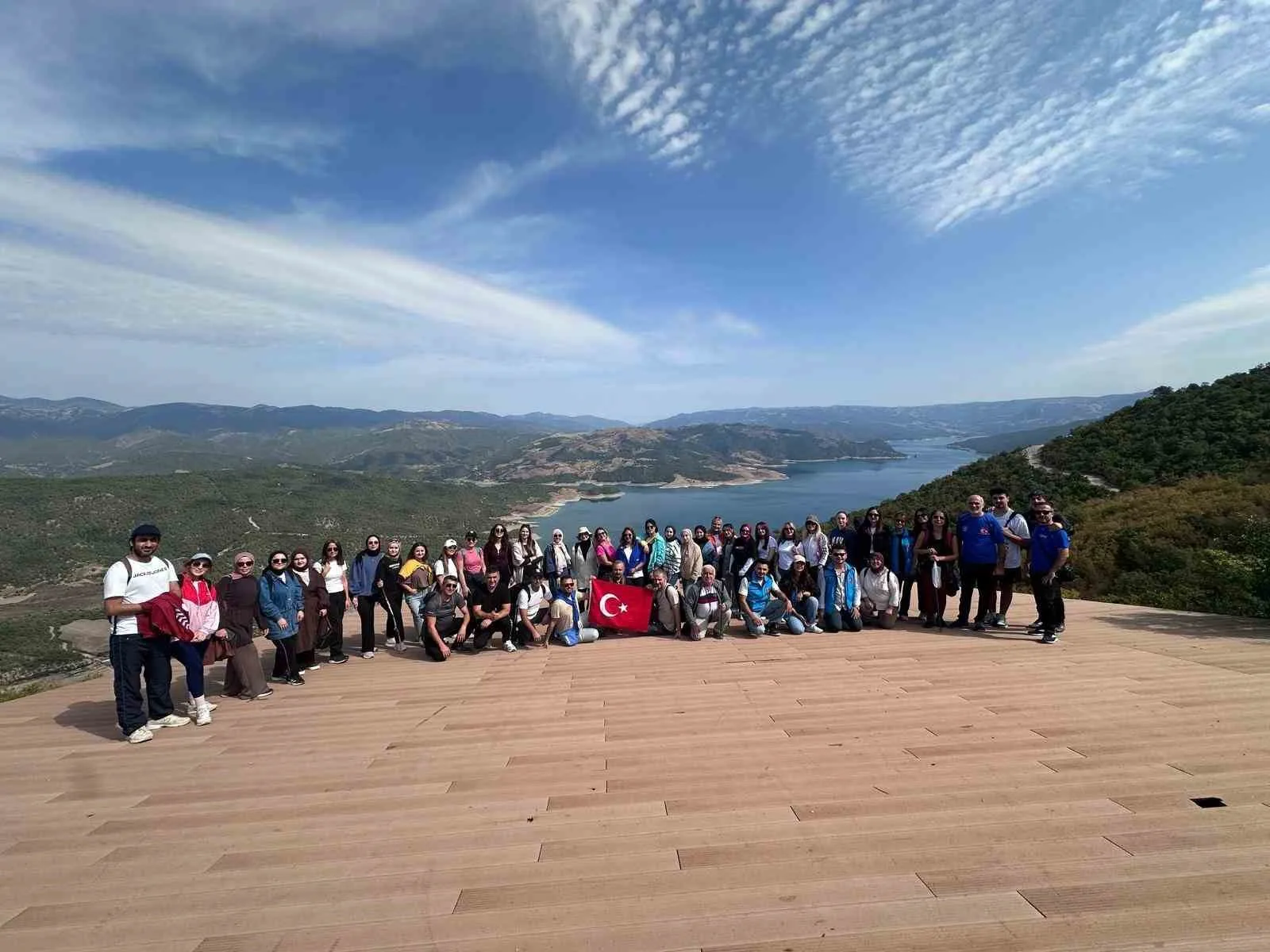 Samsun’un Vezirköprü ilçesinde üniversite öğrencileri, Şahinkaya Kanyonu’na doğa yürüyüşü gerçekleştirerek