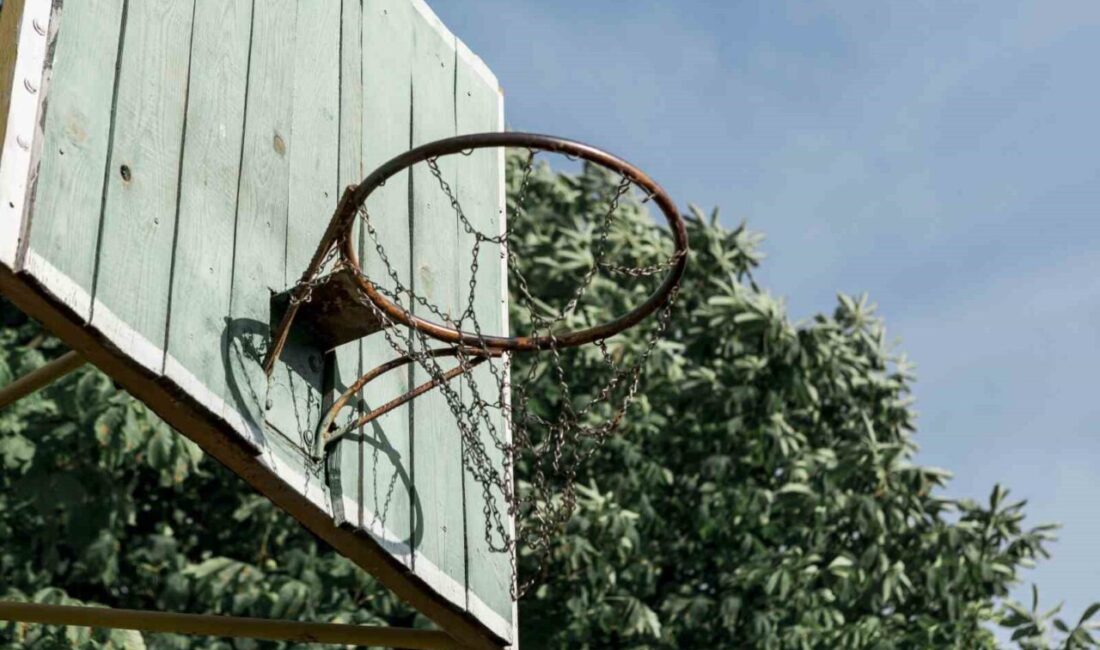 Sakarya Büyükşehir Belediyesi, basketbol tutkunlarını Aziz Duran Parkı’nda buluşturuyor. Basketbolun