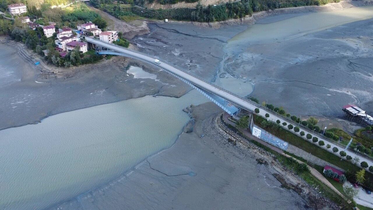 “Saklı cennet” Samsun’un Ayvacık ilçesinde bulunan Suat Uğurlu Barajı’nın kapaklarında