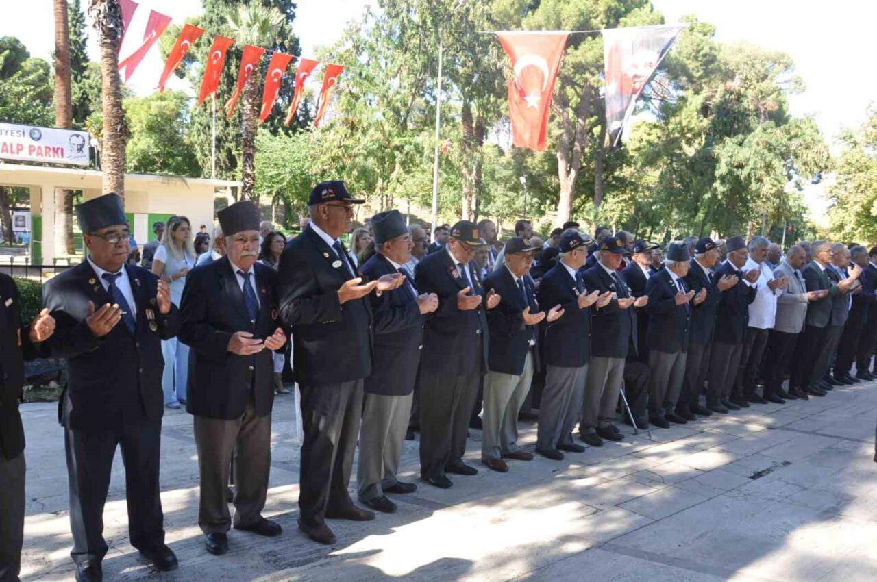 Sakarya Meydan Muharebesi sonrasında, TBMM tarafından Mustafa Kemal Atatürk’e ’Gazilik’
