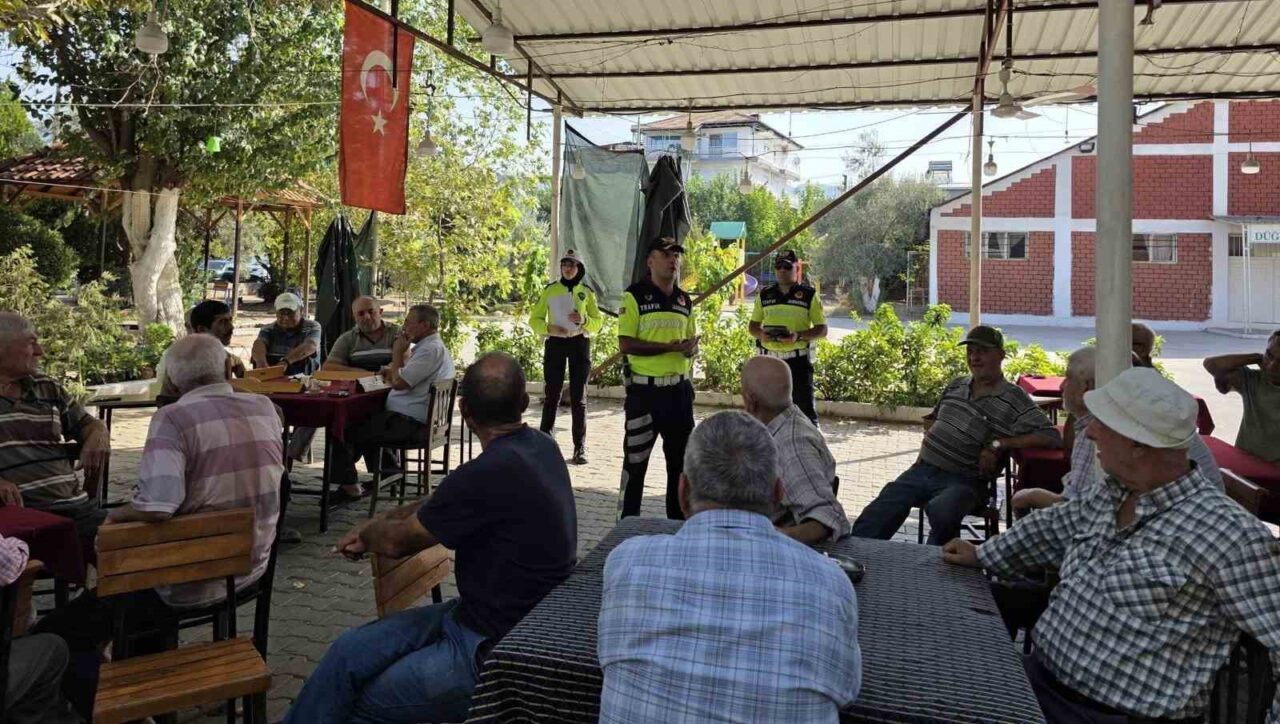 Manisa’nın Salihli ilçesinde trafik kazalarının önlenmesine yönelik çalışmalarını sürdüren polis