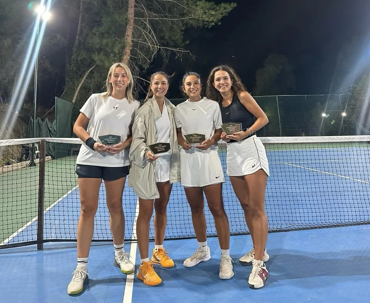 Manisa’nın Salihli ilçesinde kadın tenisçilerin kıyasıya mücadele ettiği Double Kadınlar