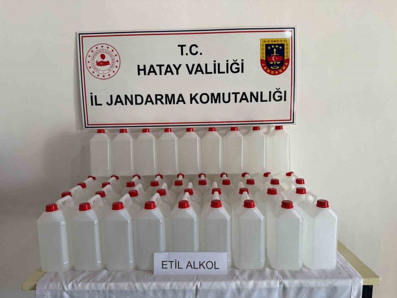 Hatay’ın Samandağ ilçesinde sahte içki üretiminde kullanılan 200 litre etil