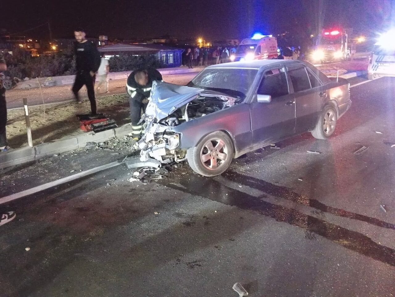 Hatay’da 2 otomobilin çarpıştığı kazada 2 kişi yaralandı. Kaza, Samandağ