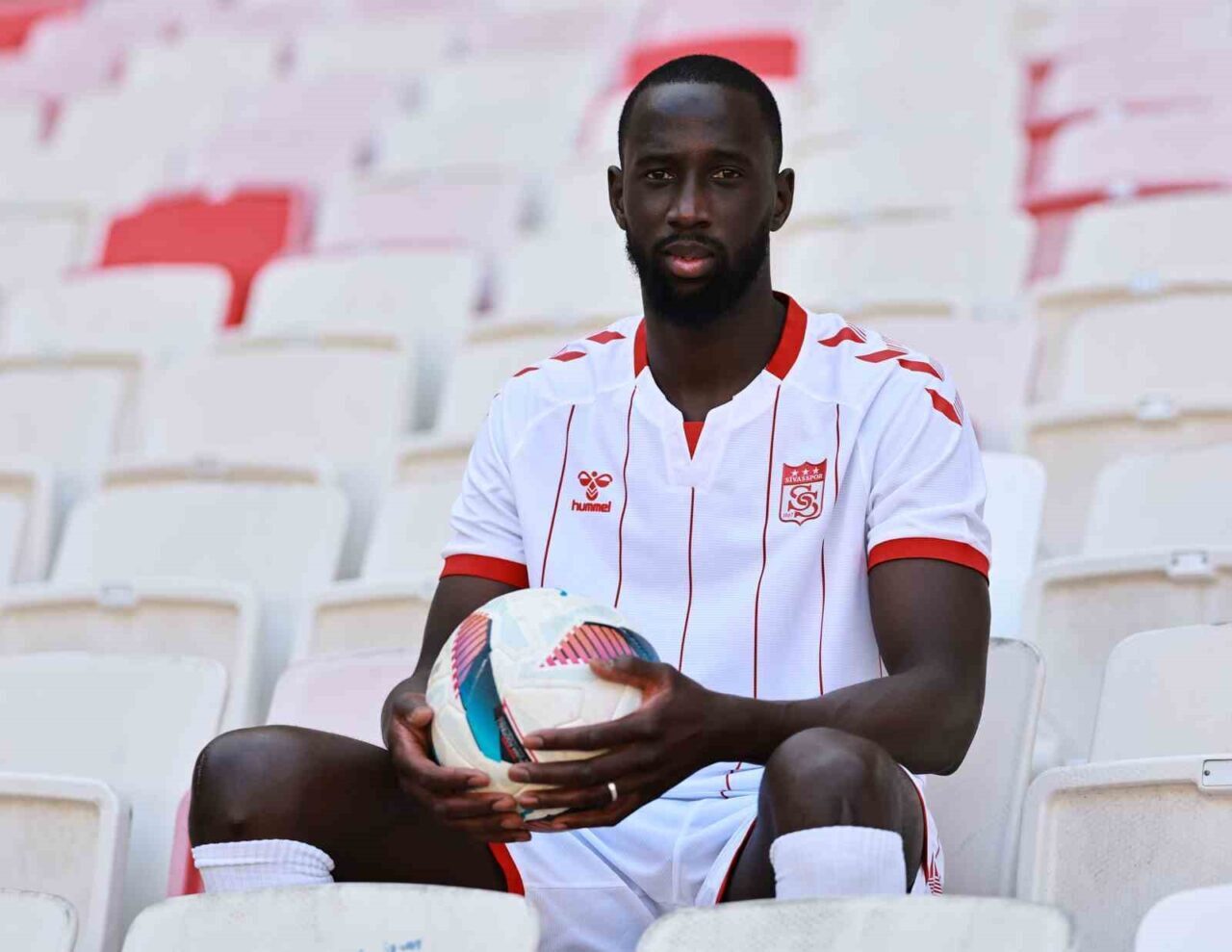 Özbelsan Sivasspor’da sözleşmesi sona eren ve takımdan ayrılan Samba Camara,