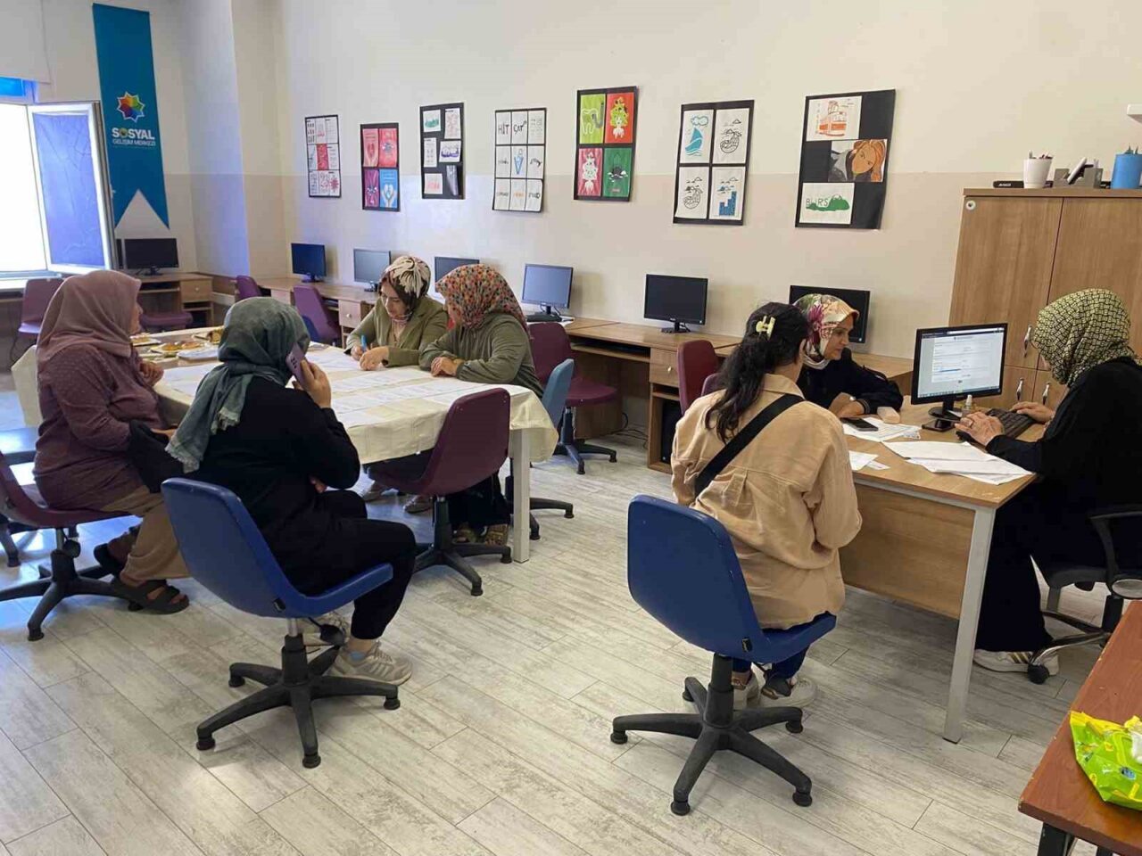 SAMEK kurslarında yeni dönem kayıtları ilk günden yoğun ilgi gördü.