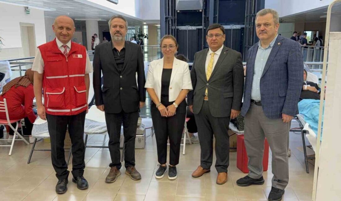 Samsun Adliyesi’nde “Birbirimize Candan Bağlıyız” sloganıyla Türk Kızılay’a kan bağışı