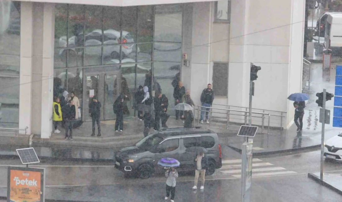 Samsun’da dün akşamdan itibaren etkili olan sağanak, özellikle Yakakent’te yoğunlaştı.