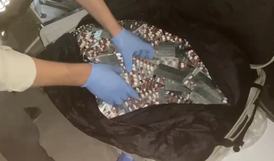 Samsun’da polis tarafından düzenlenen uyuşturucu operasyonunda bir depodaki valizde 20