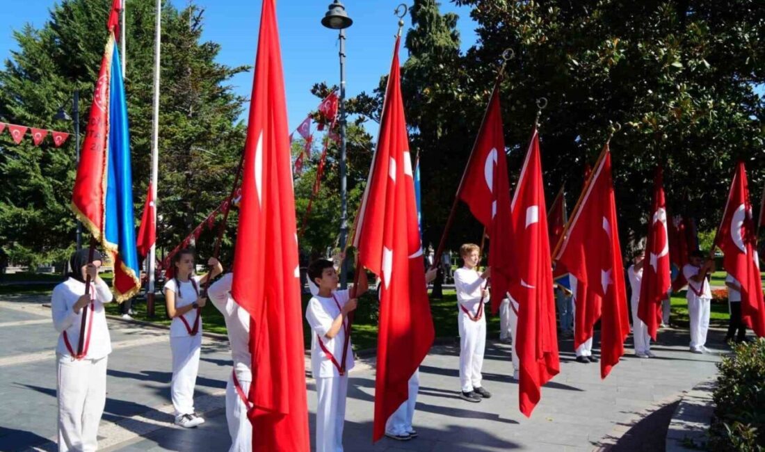 Samsun’da 2025-2026 eğitim-öğretim yılının başlamasıyla birlikte İlköğretim Haftası, Atatürk Anıtı’nda