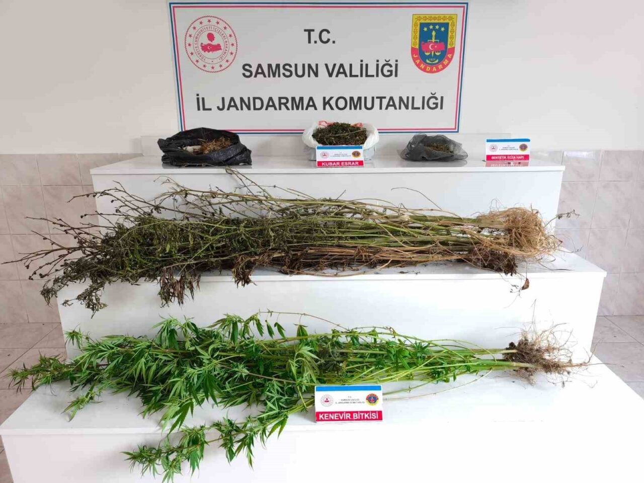 Samsun’da jandarma tarafından düzenlenen uyuşturucu operasyonunda 2 kg 355 gram