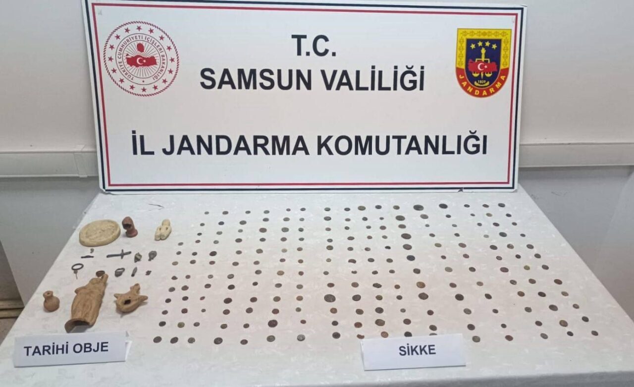 Samsun’un Çarşamba ilçesinde jandarma ekiplerince düzenlenen operasyonda tarihi eser niteliğinde