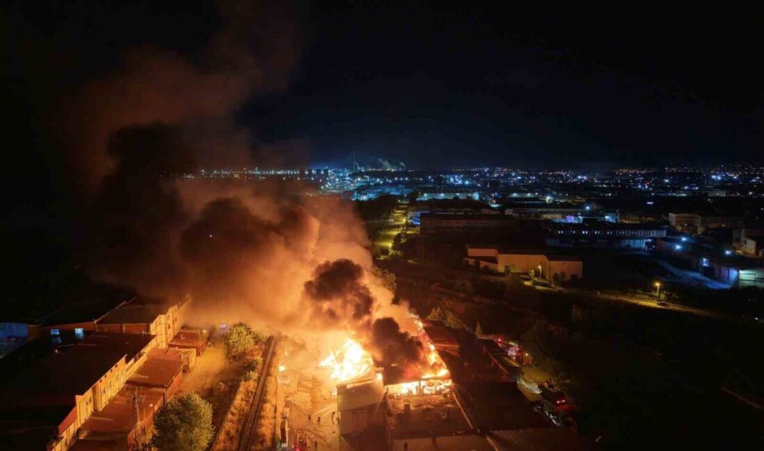 Samsun’un Tekkeköy ilçesinde çıkan kereste fabrikası yangını dronla görüntülendi. Tekkeköy