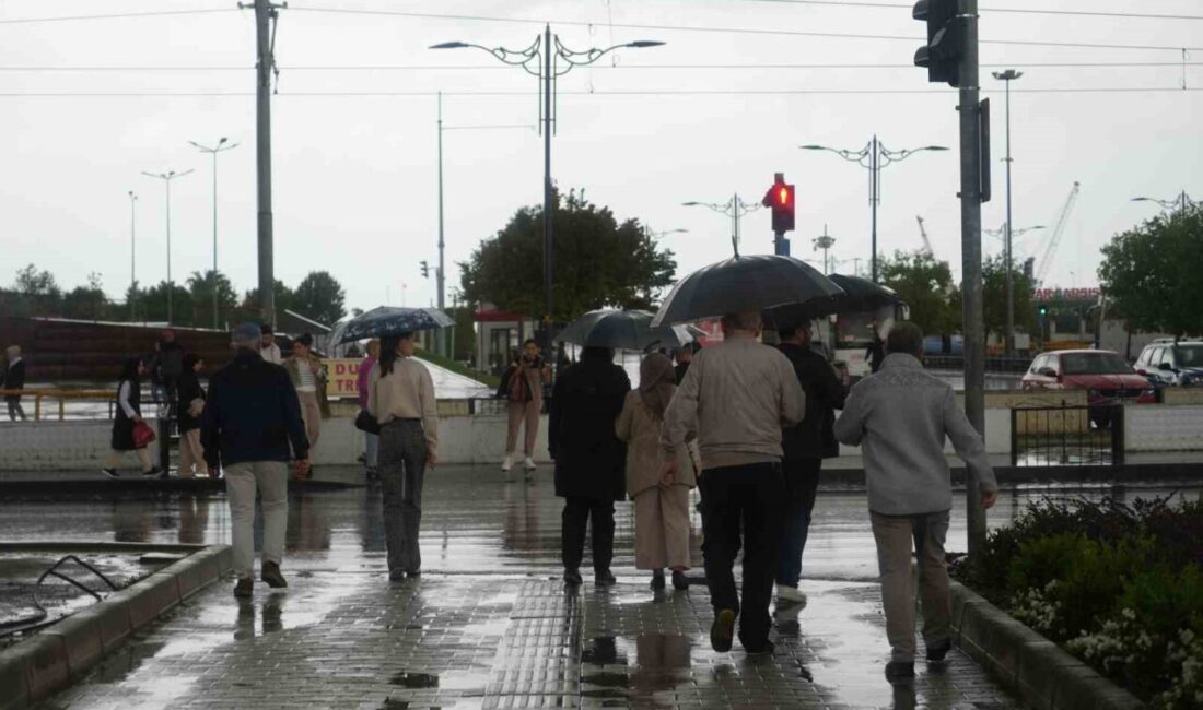 Samsun’da etkili olan sağanak yağmur, kentte hayatı olumsuz etkiledi. Samsun’da