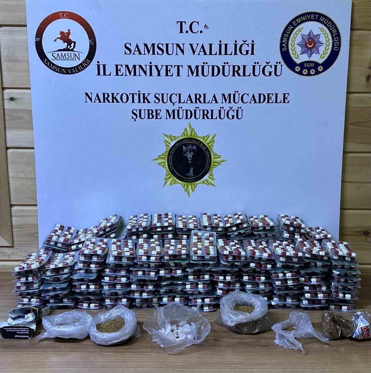 Samsun’un Havza ilçesinde narkotik polisinin düzenlediği operasyonda 3 kişi gözaltına