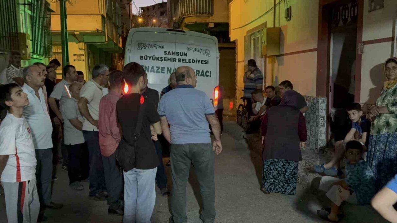 Samsun’da yalnız yaşayan 43 yaşındaki öğretmen evinde ölü olarak bulundu.