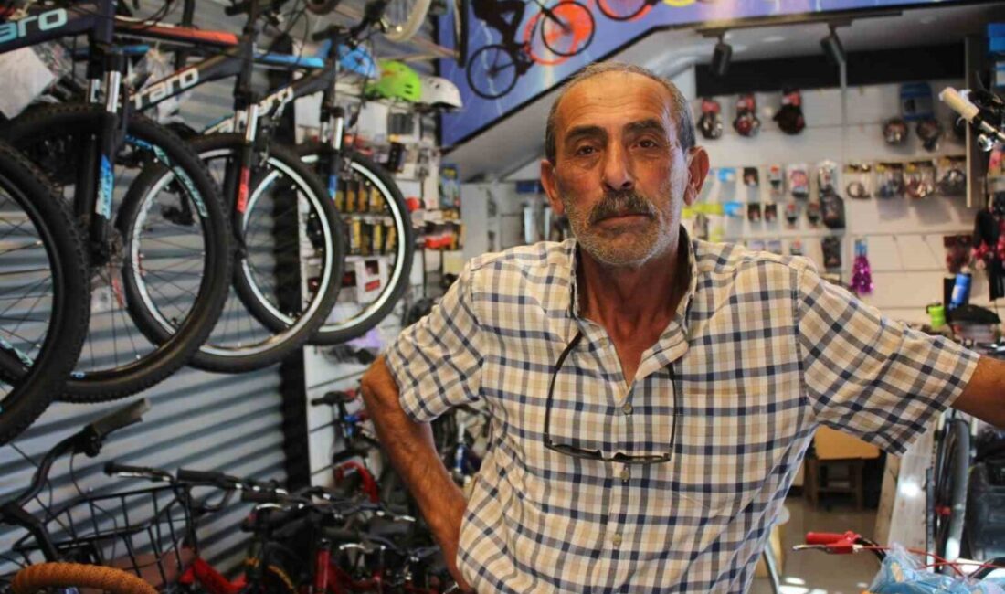 Samsun’un İlkadım ilçesinde bedensel engelli olarak 48 yıldır bisiklet satışı