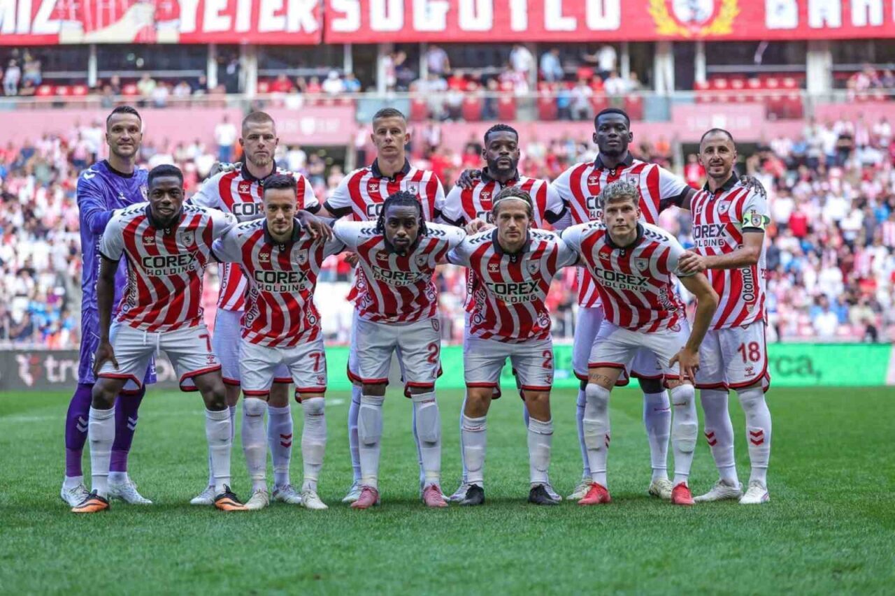 Süper Lig ekiplerinden Samsunspor, 2 dönemlik transfer yasağının ardından kadrosunu