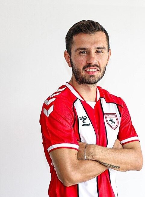 Samsunspor’un deneyimli futbolcusu Emre Kılınç, Trabzonspor maçında yaşadığı sakatlık sonucu