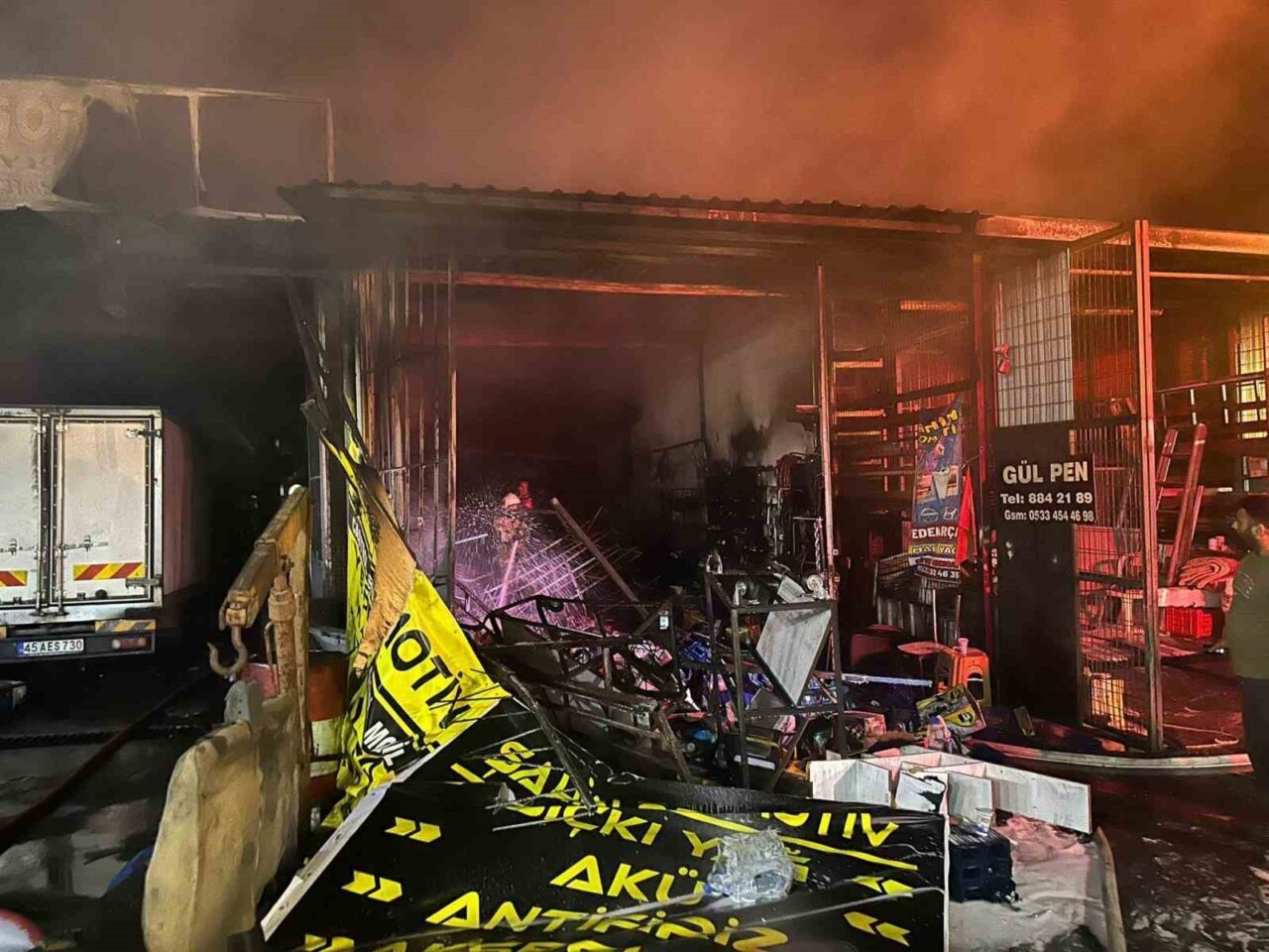 İzmir’in Kemalpaşa ilçesine bağlı Bağyurdu Sanayi Sitesi’nde bulunan bir oto