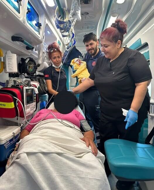 DENİZLİ (İHA) – Denizli’nin Çivril ilçesinde doğum sancıları başlayan anne,