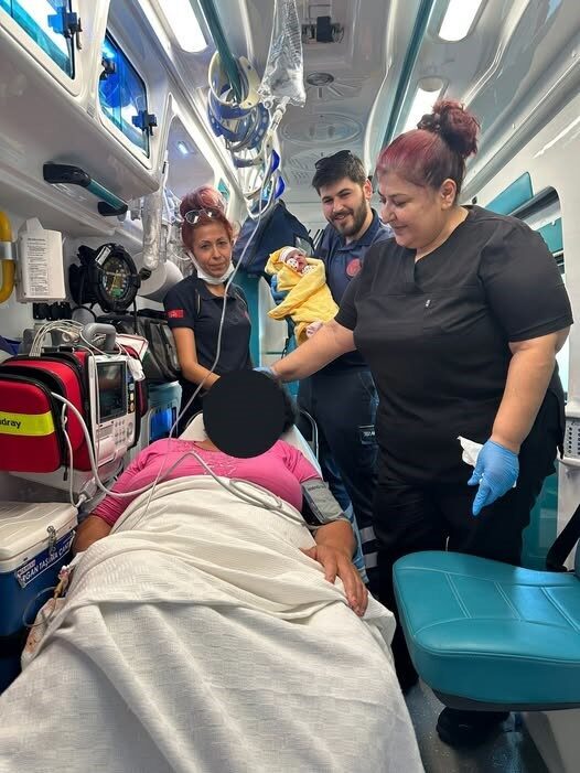 DENİZLİ (İHA) – Denizli’nin Çivril ilçesinde doğum sancıları başlayan anne,