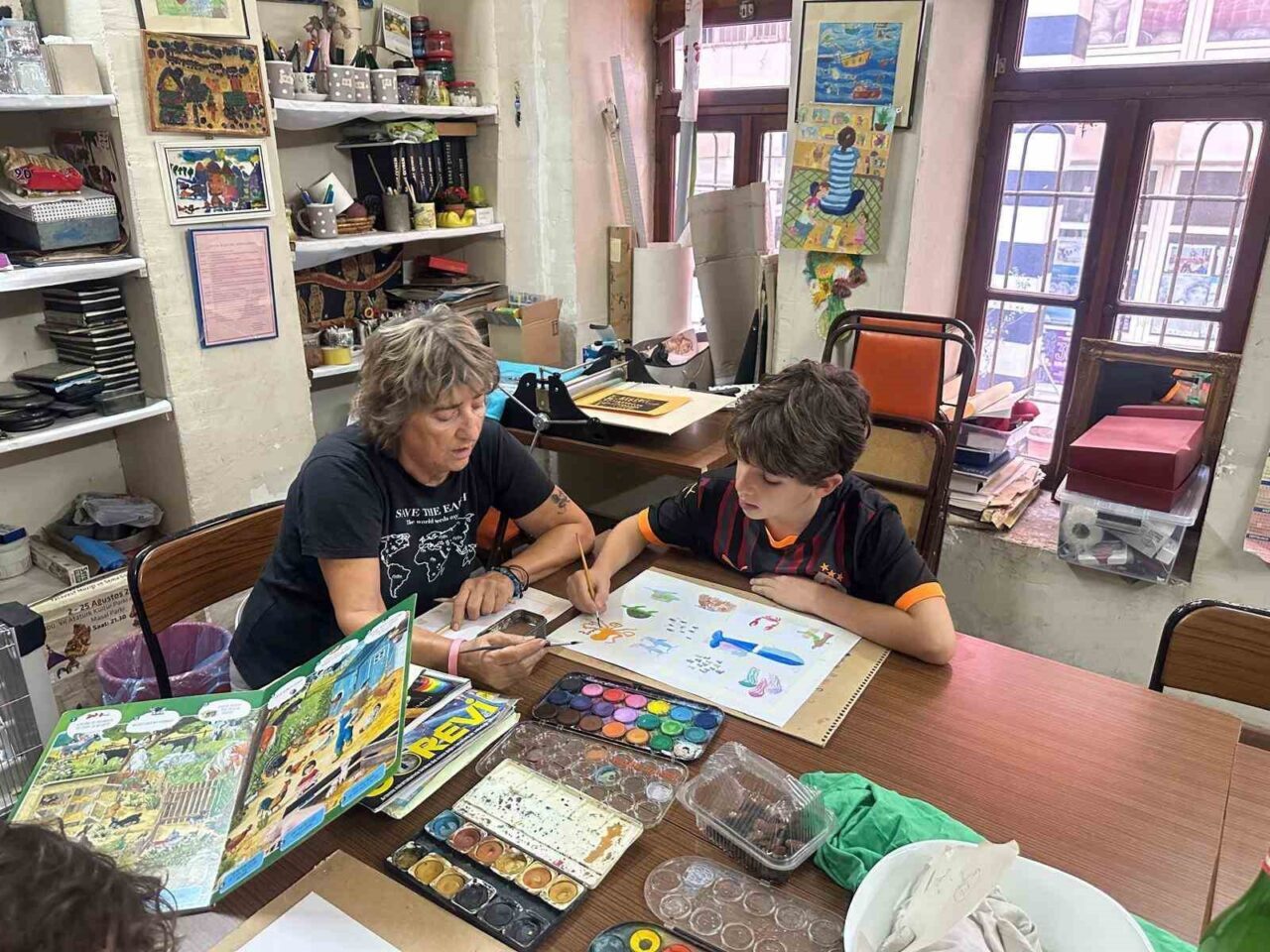 Gaziantepli ressam Mizyal Karabiber Nacaroğlu ve torunu Ferit Özdeş, SANKO