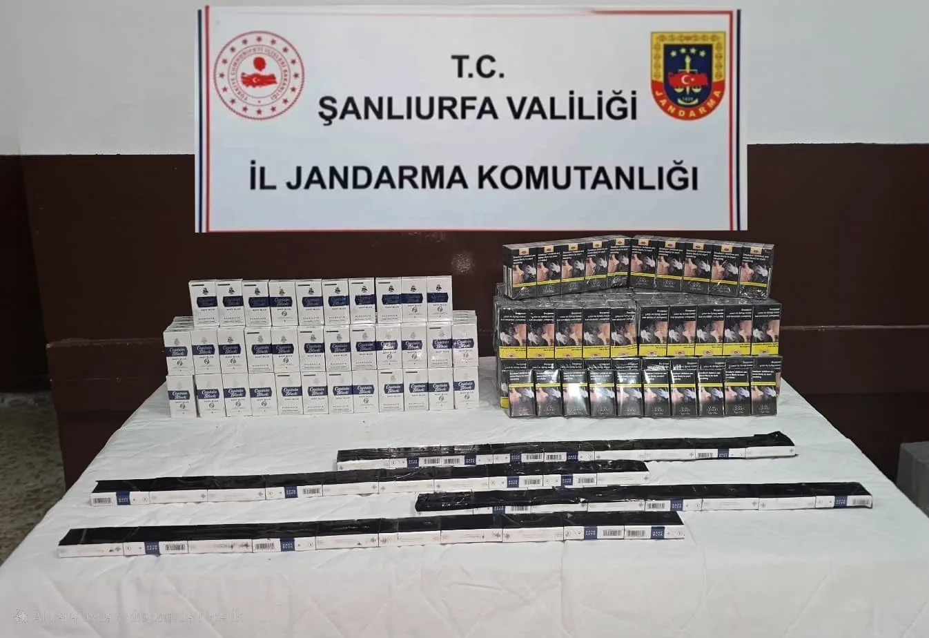 Şanlıurfa’nın Haliliye ilçesinde jandarma ekipleri tarafında 460 paket gümrük kaçağı