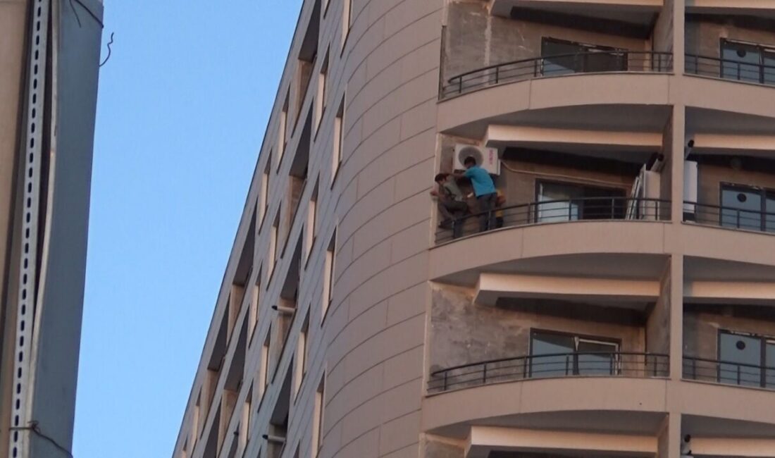 Şanlıurfa’da çocuk yaştaki 3 kişinin, 12 katlı bir binanın 8’inci